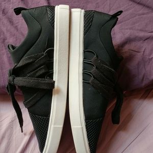 Brash black tennis shoes sz 9